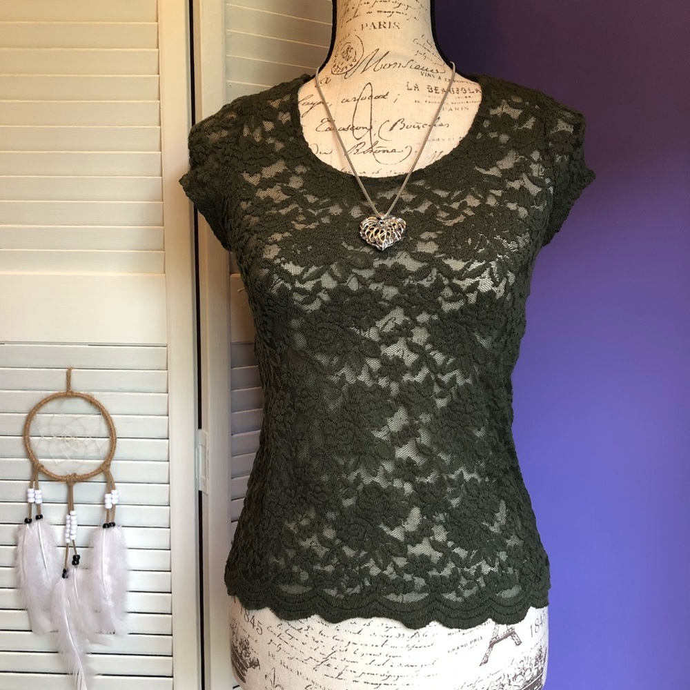 ❣️5/$20❣️Adorable Katie K T shirt